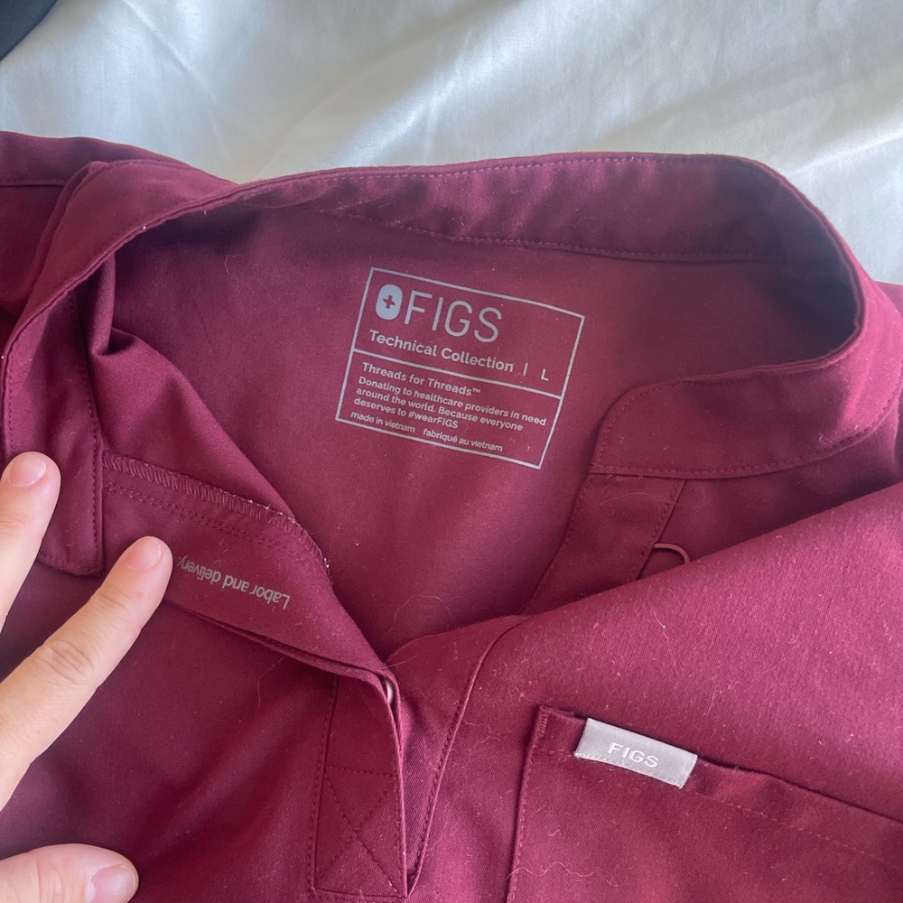 FIGS burgundy MATERNITY TOP SZ L SCRUB BOTTOMS MATERNITY SZ XL COLOR BURGUNDY